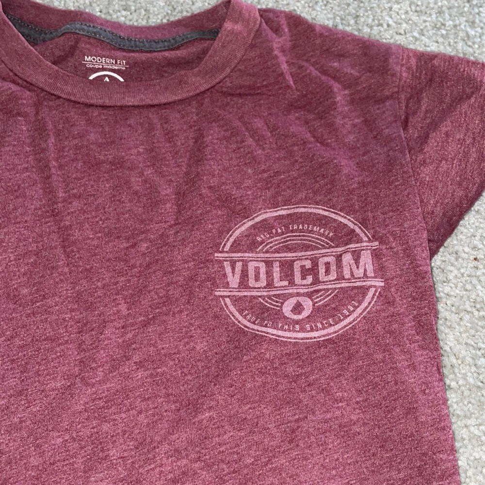 Volcom Boys tshirt Small